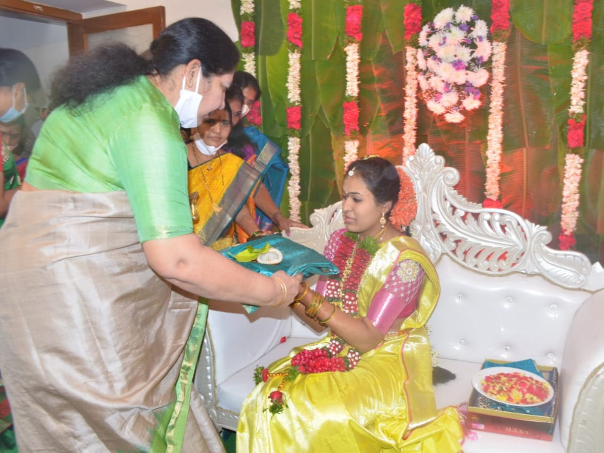 Cm Kcr Adopted Daughter Prathyusha Wedding Pictures - Sakshi13