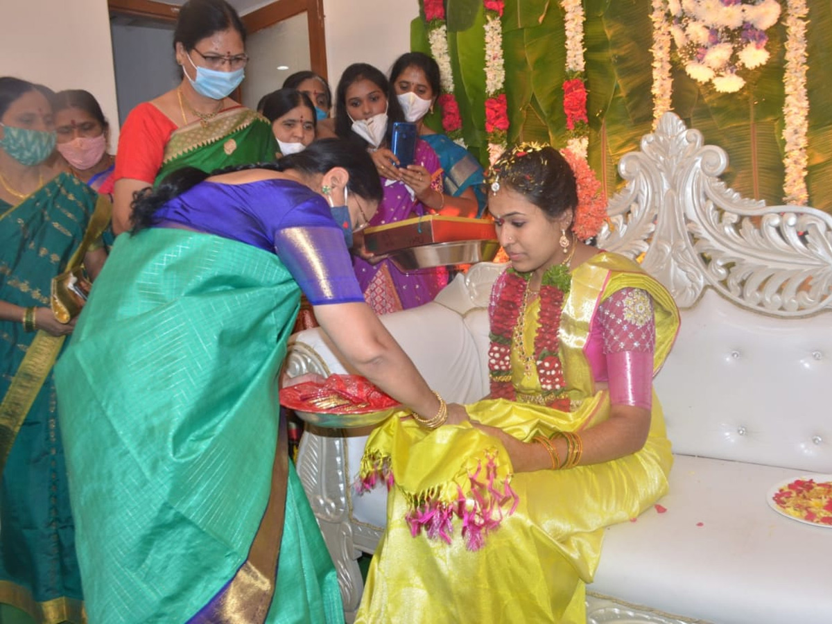 Cm Kcr Adopted Daughter Prathyusha Wedding Pictures - Sakshi14