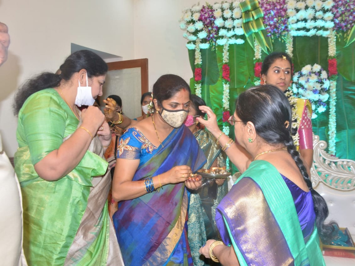 Cm Kcr Adopted Daughter Prathyusha Wedding Pictures - Sakshi16