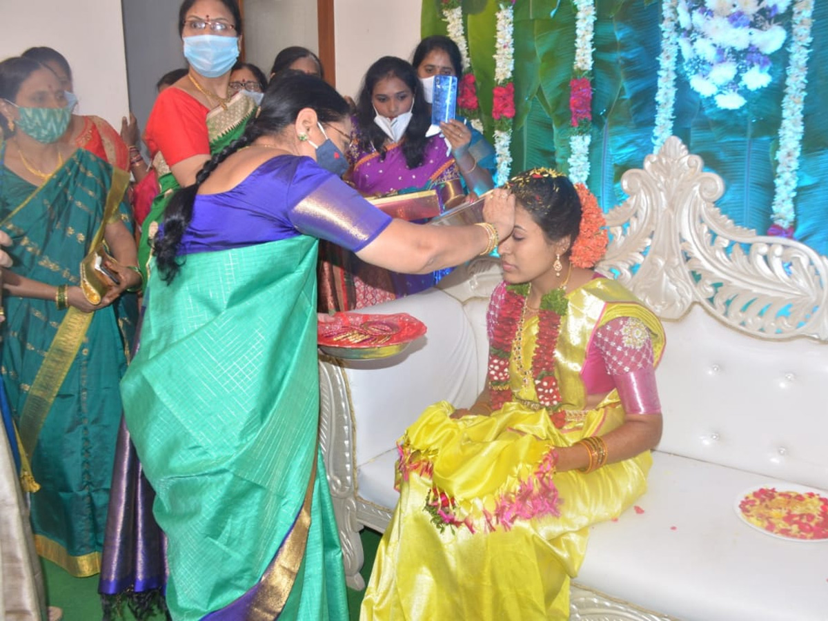 Cm Kcr Adopted Daughter Prathyusha Wedding Pictures - Sakshi1