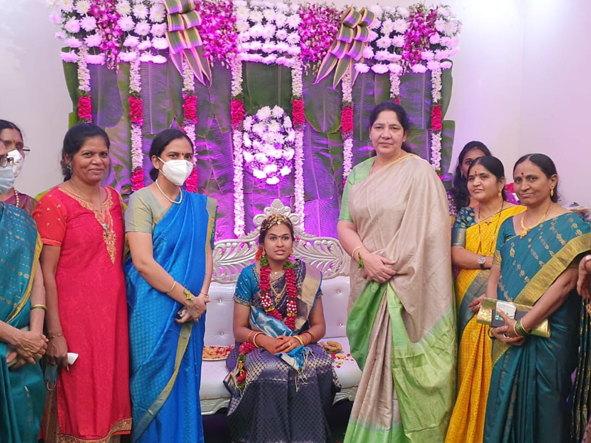 Cm Kcr Adopted Daughter Prathyusha Wedding Pictures - Sakshi7