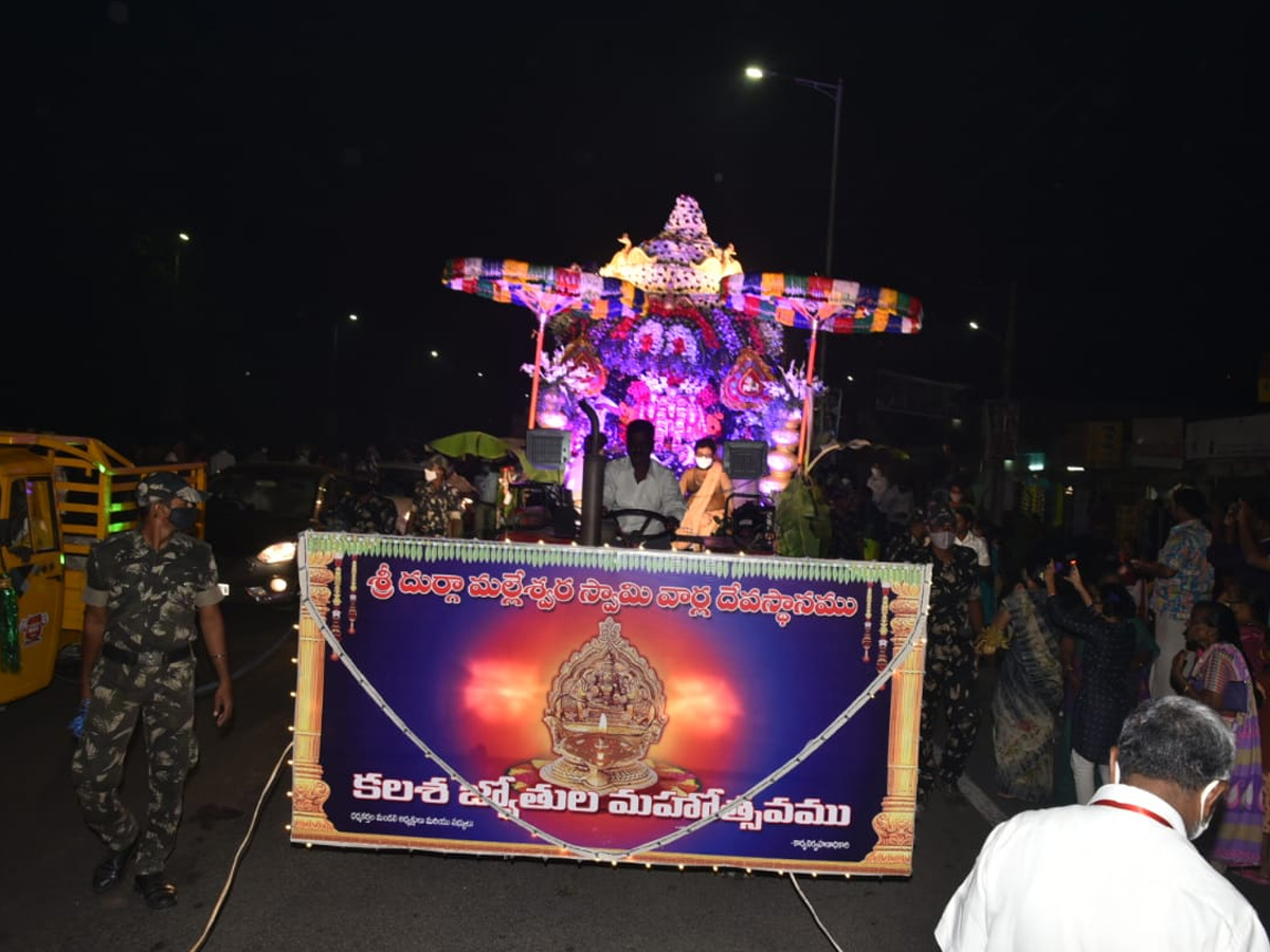 Kalasha Jyothi Mahotsavam in Vijayawada Photo Gallery - Sakshi15