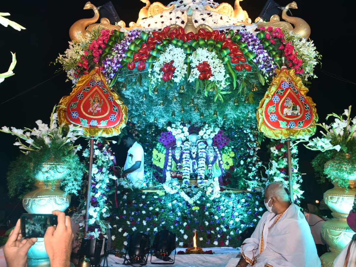 Kalasha Jyothi Mahotsavam in Vijayawada Photo Gallery - Sakshi16