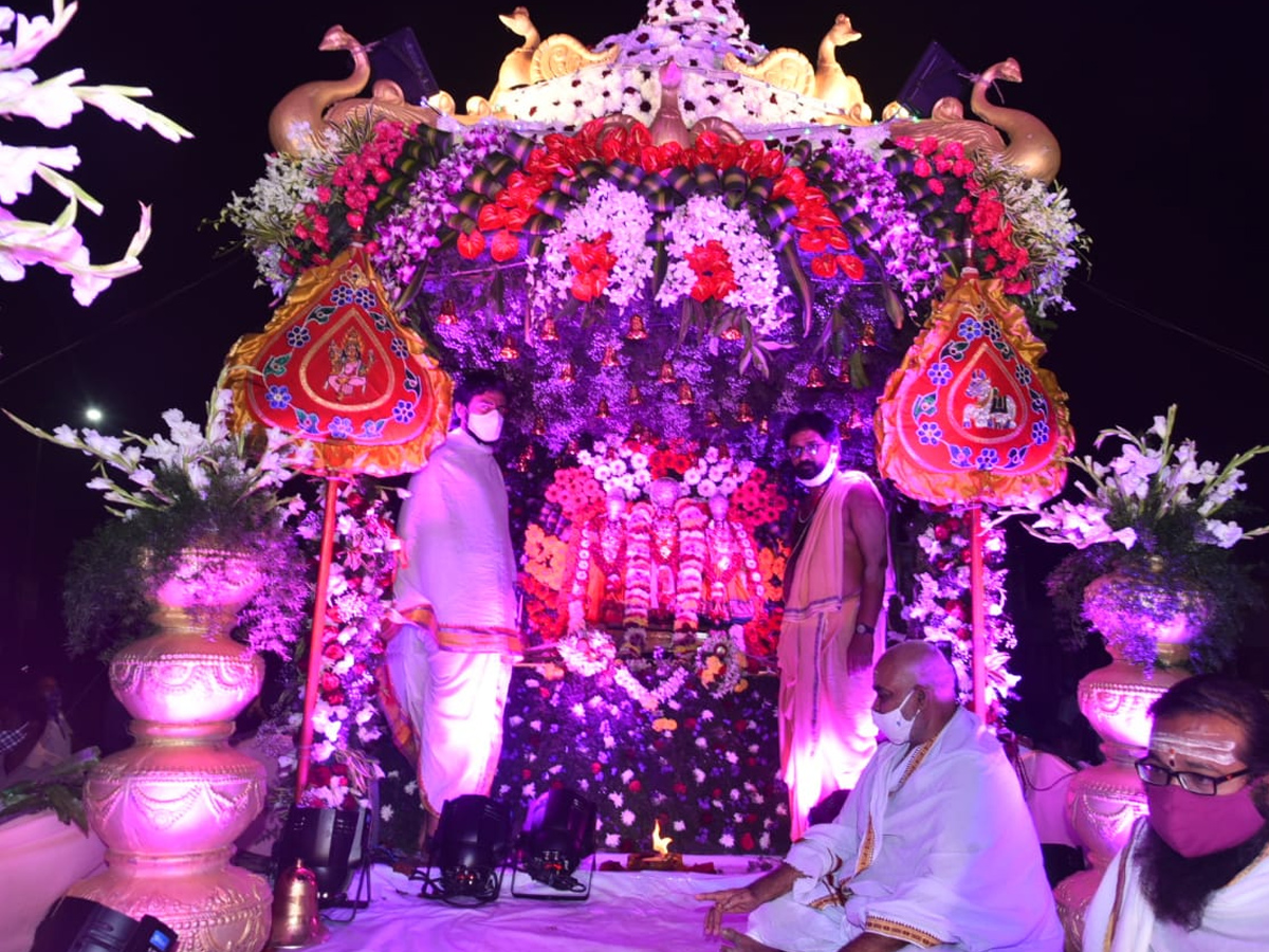 Kalasha Jyothi Mahotsavam in Vijayawada Photo Gallery - Sakshi17