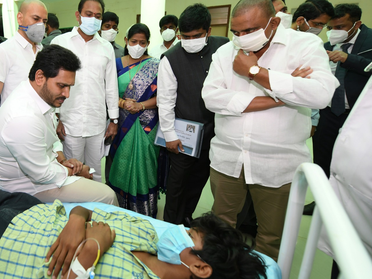 AP CM YS Jagan visits victims of Eluru incident Photo Gallery - Sakshi11