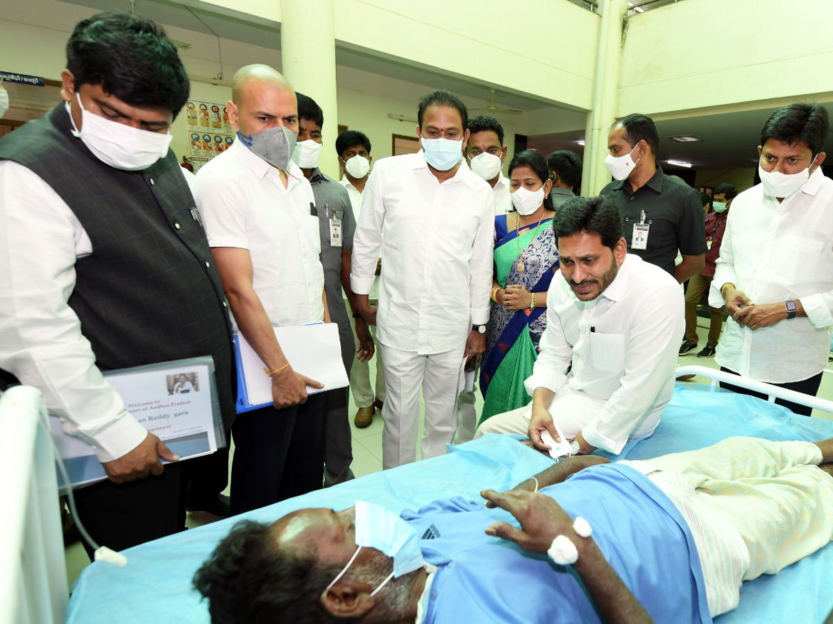 AP CM YS Jagan visits victims of Eluru incident Photo Gallery - Sakshi13