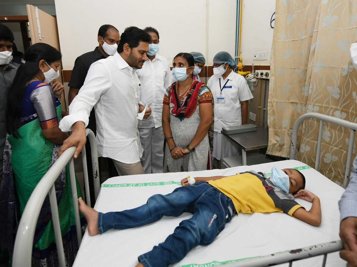 AP CM YS Jagan visits victims of Eluru incident Photo Gallery - Sakshi15