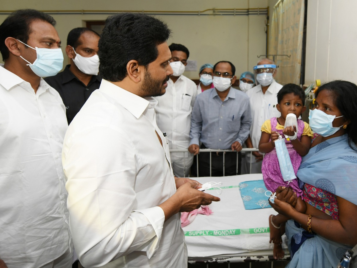 AP CM YS Jagan visits victims of Eluru incident Photo Gallery - Sakshi16