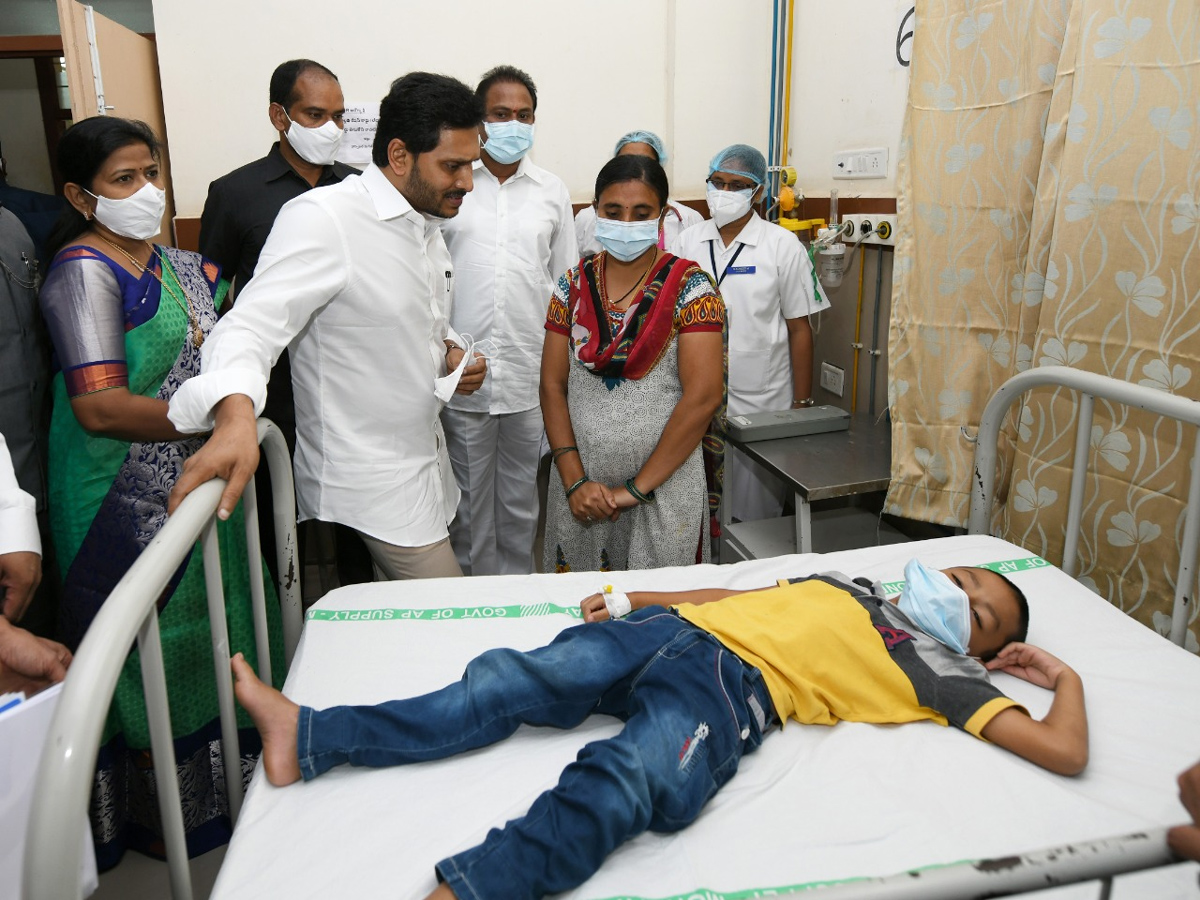 AP CM YS Jagan visits victims of Eluru incident Photo Gallery - Sakshi17