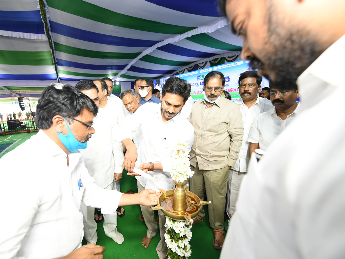 CM YS Jagan launched Second Phase of Amma Vodi Scheme PHoto Gallery - Sakshi14