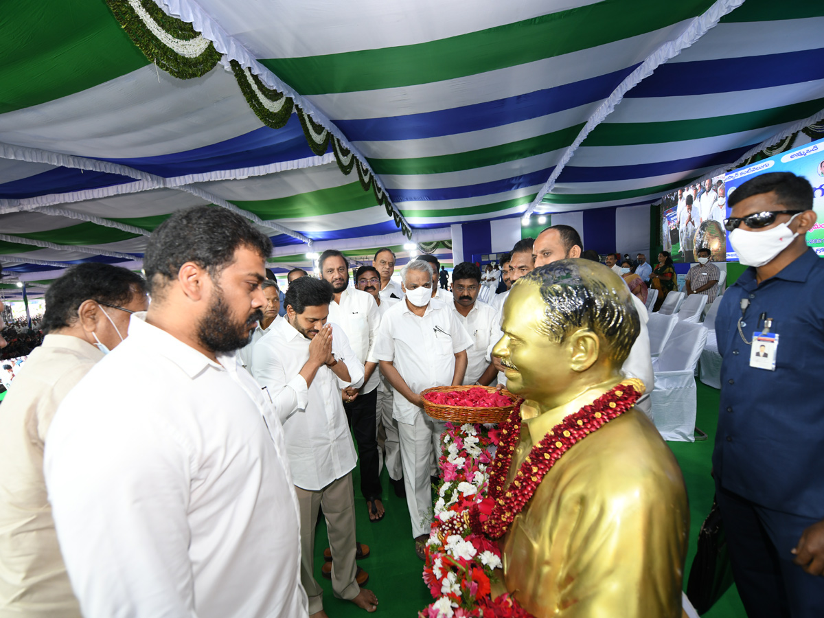 CM YS Jagan launched Second Phase of Amma Vodi Scheme PHoto Gallery - Sakshi2