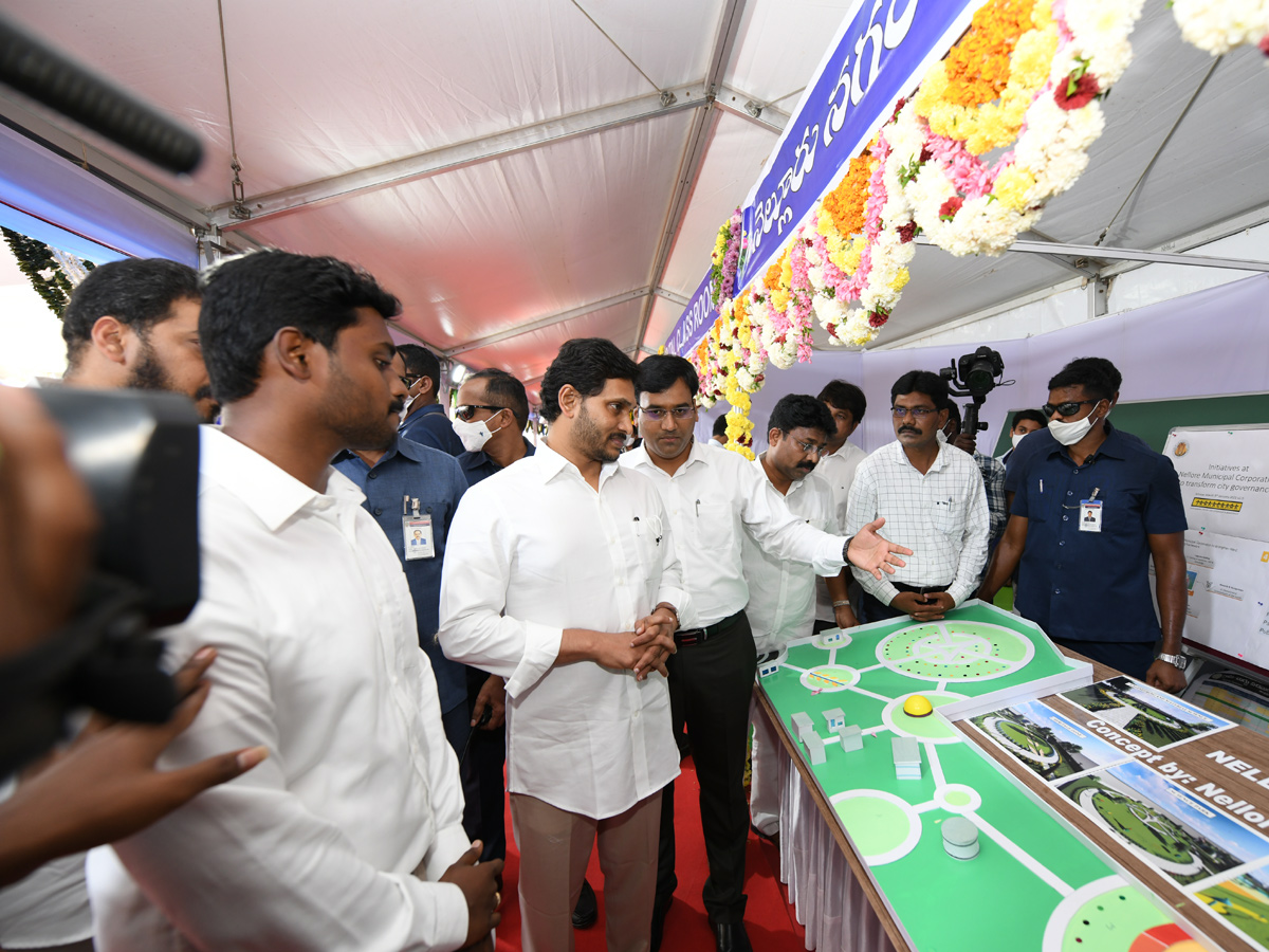 CM YS Jagan launched Second Phase of Amma Vodi Scheme PHoto Gallery - Sakshi17