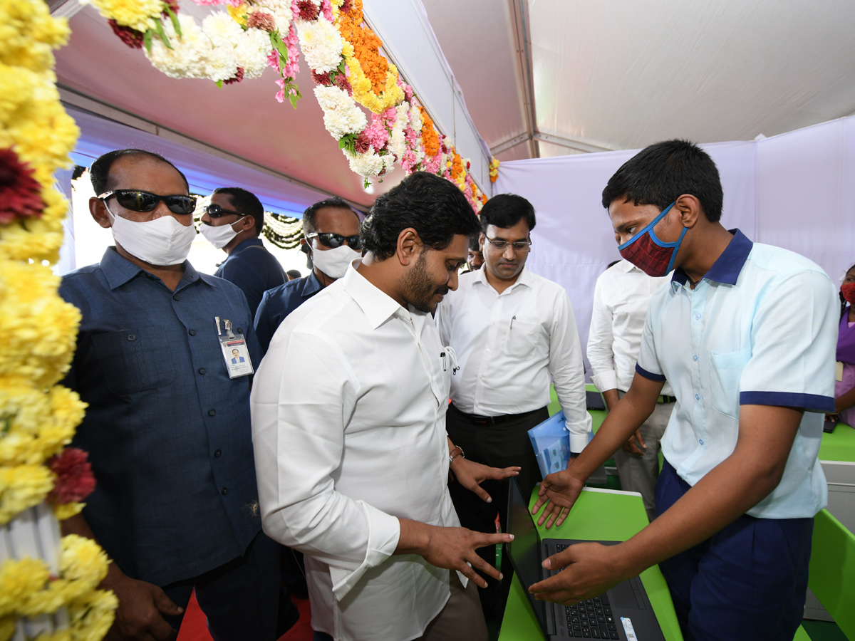 CM YS Jagan launched Second Phase of Amma Vodi Scheme PHoto Gallery - Sakshi18