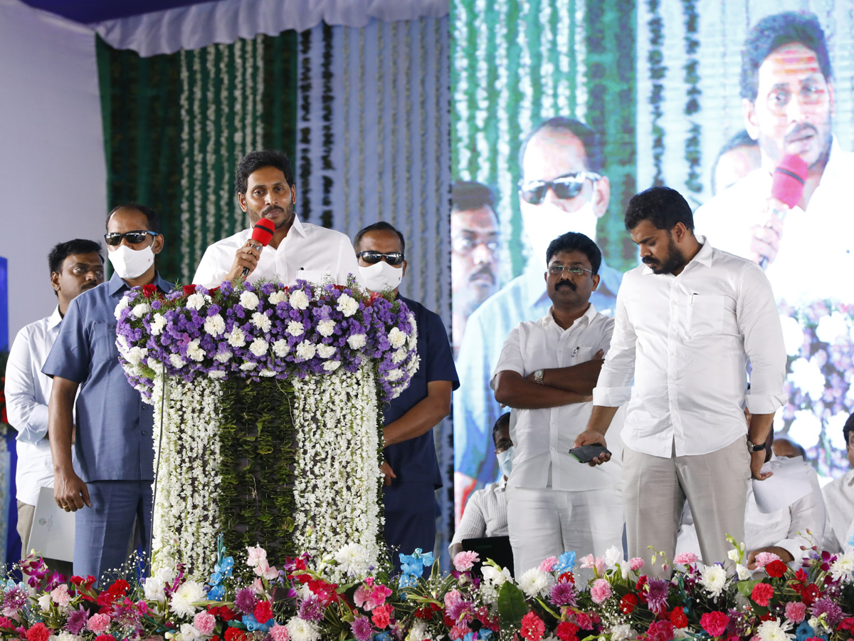 CM YS Jagan launched Second Phase of Amma Vodi Scheme PHoto Gallery - Sakshi5