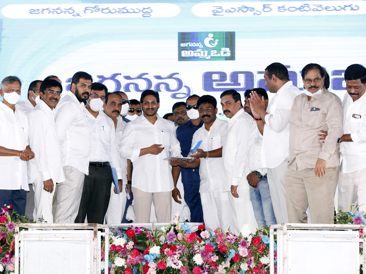 CM YS Jagan launched Second Phase of Amma Vodi Scheme PHoto Gallery - Sakshi1