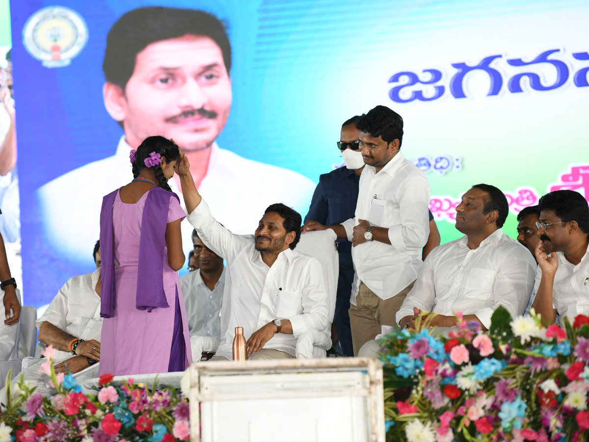 CM YS Jagan launched Second Phase of Amma Vodi Scheme PHoto Gallery - Sakshi8