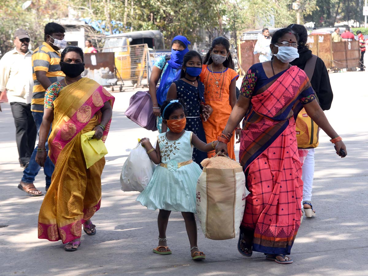 People Going To Their Hometown During Sankranthi Festival - Sakshi13