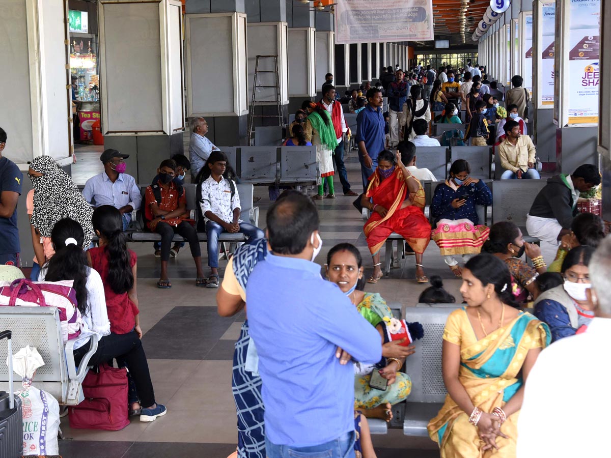 People Going To Their Hometown During Sankranthi Festival - Sakshi2