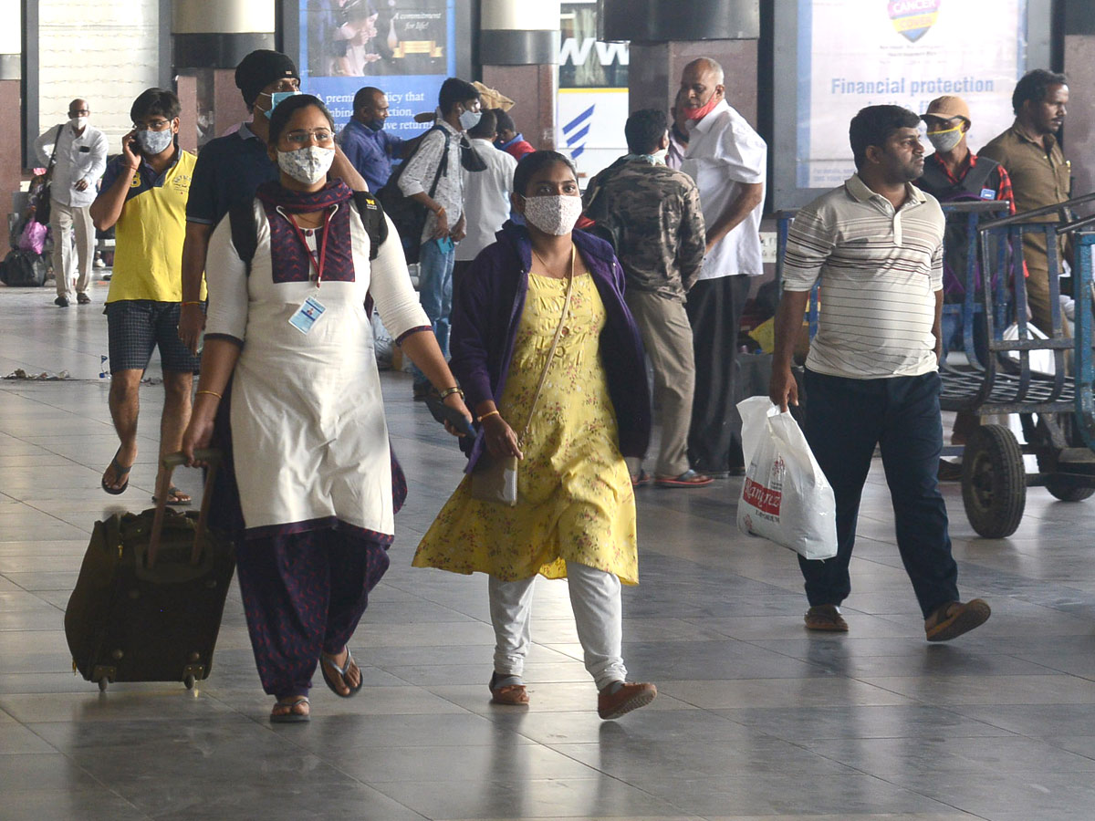 People Going To Their Hometown During Sankranthi Festival - Sakshi3