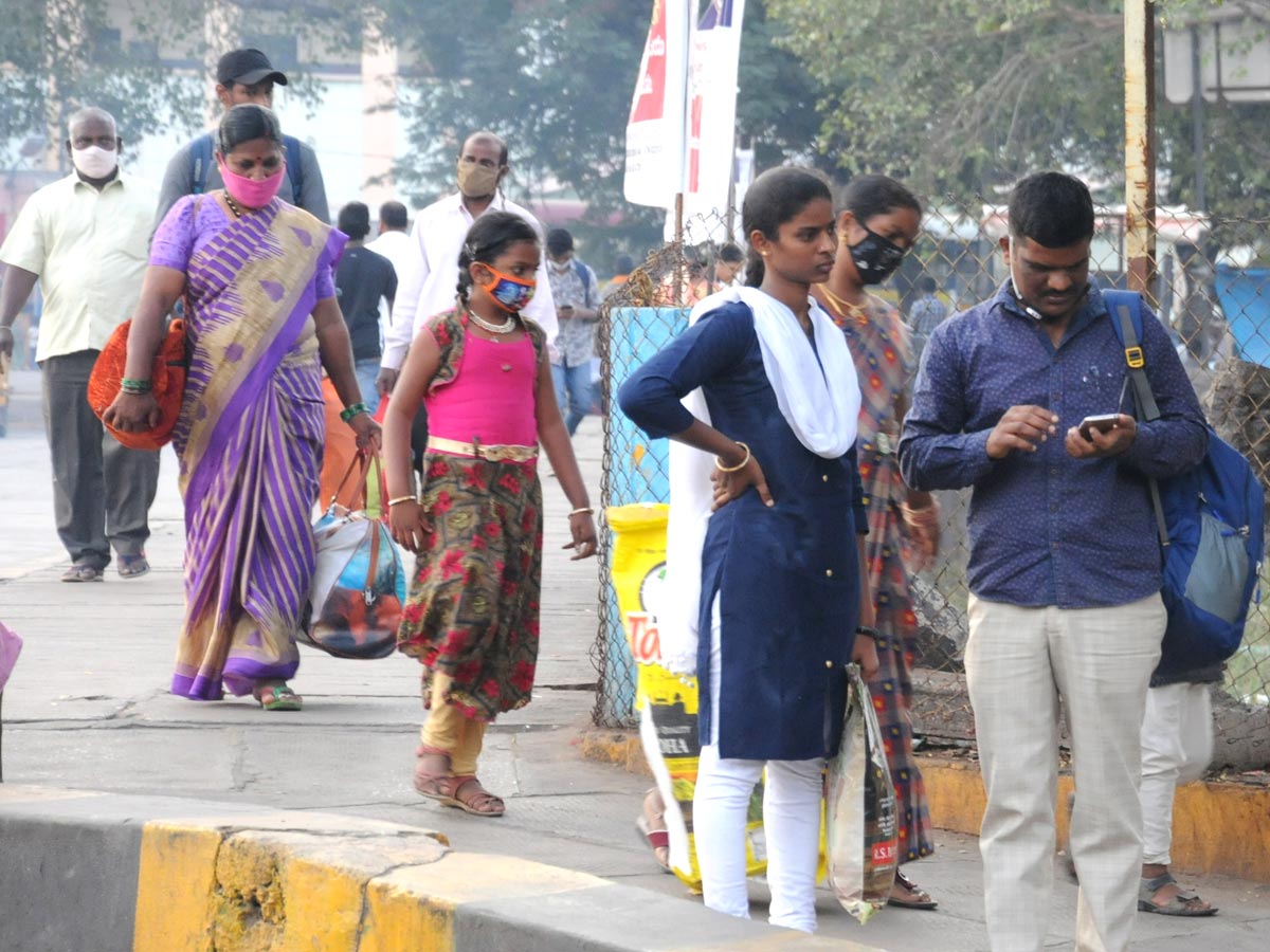 People Going To Their Hometown During Sankranthi Festival At; Jbs photo gallery - Sakshi13