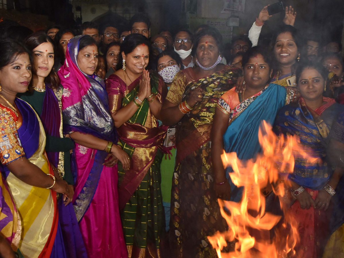 MLC Kavitha in Bhogi celebrations at Charminar in Hyd - Sakshi8