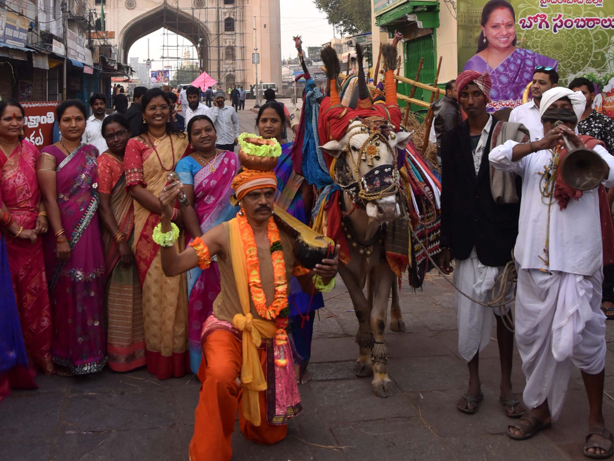 MLC Kavitha in Bhogi celebrations at Charminar in Hyd - Sakshi10