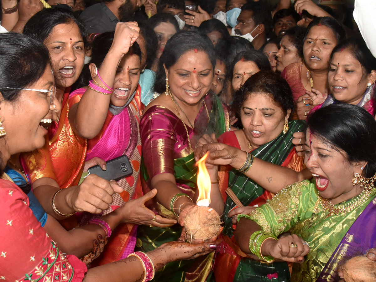 MLC Kavitha in Bhogi celebrations at Charminar in Hyd - Sakshi3