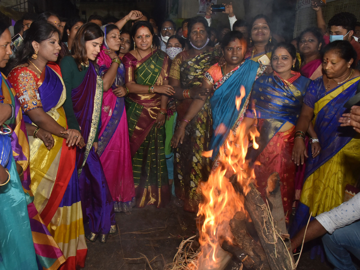 MLC Kavitha in Bhogi celebrations at Charminar in Hyd - Sakshi4