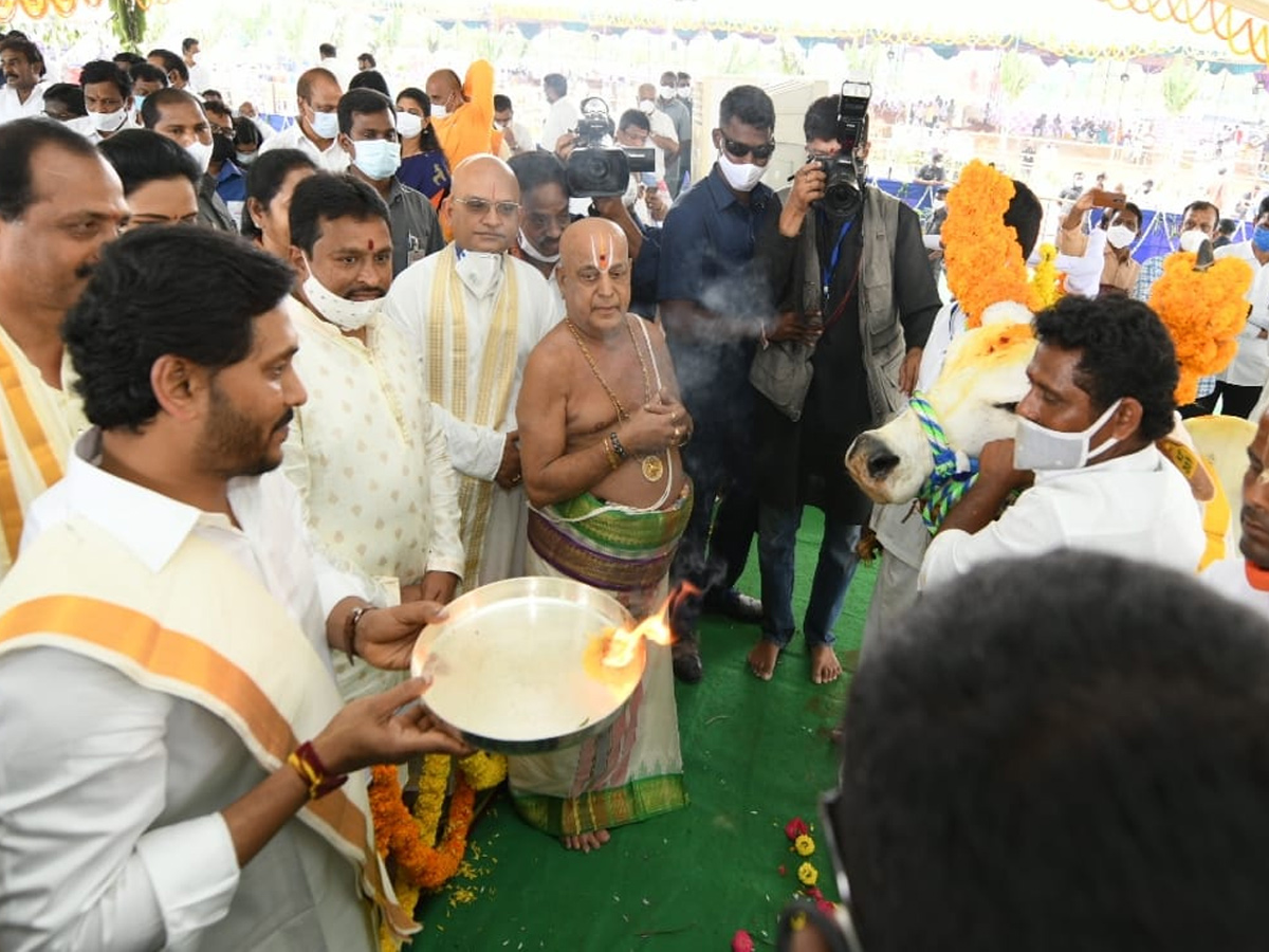 CM YS Jagan Participated In Go Puja At Narasaraopet - Sakshi3