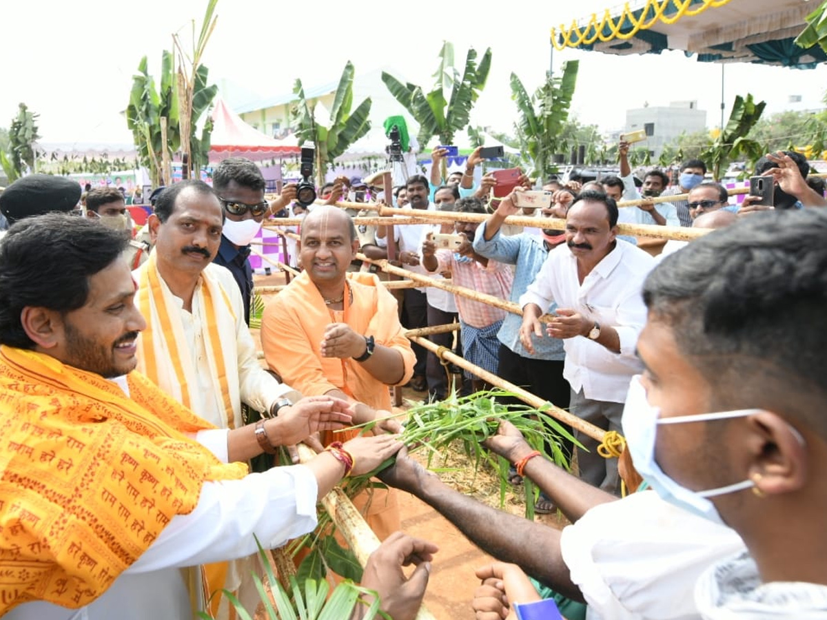 CM YS Jagan Participated In Go Puja At Narasaraopet - Sakshi10