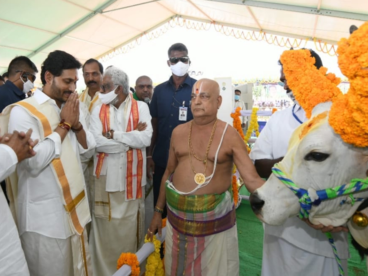 CM YS Jagan Participated In Go Puja At Narasaraopet - Sakshi11