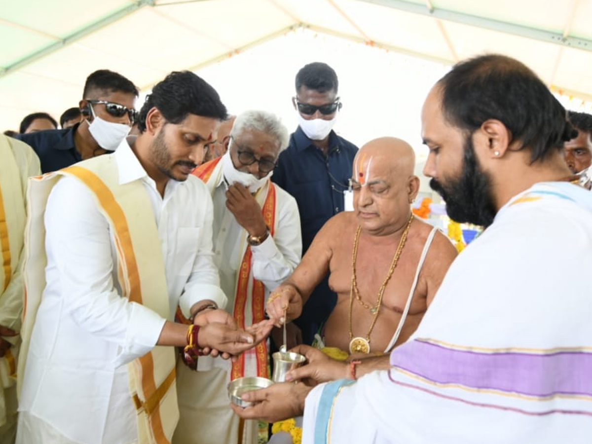 CM YS Jagan Participated In Go Puja At Narasaraopet - Sakshi12