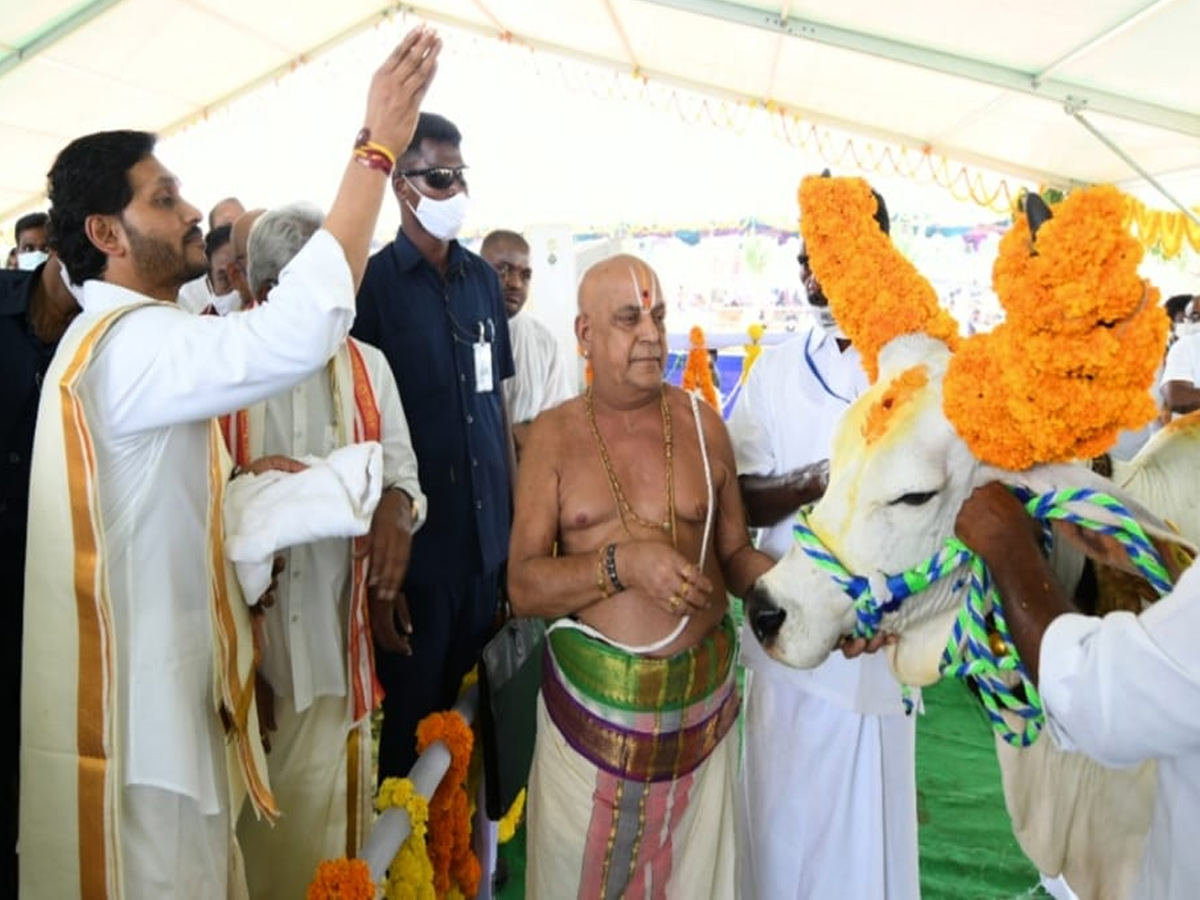 CM YS Jagan Participated In Go Puja At Narasaraopet - Sakshi26