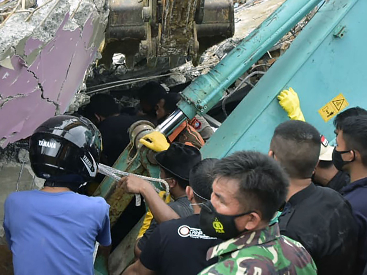 Indonesia Earthquake - Sakshi19