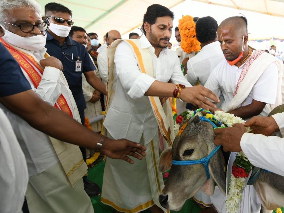 CM YS Jagan Participated In Go Puja At Narasaraopet - Sakshi30