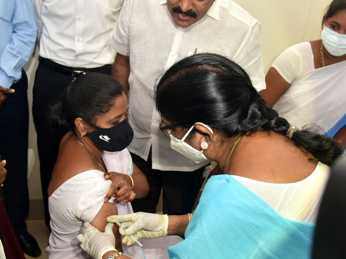 COVID vaccination drive action plan in Telugu states Photo Gallery - Sakshi14