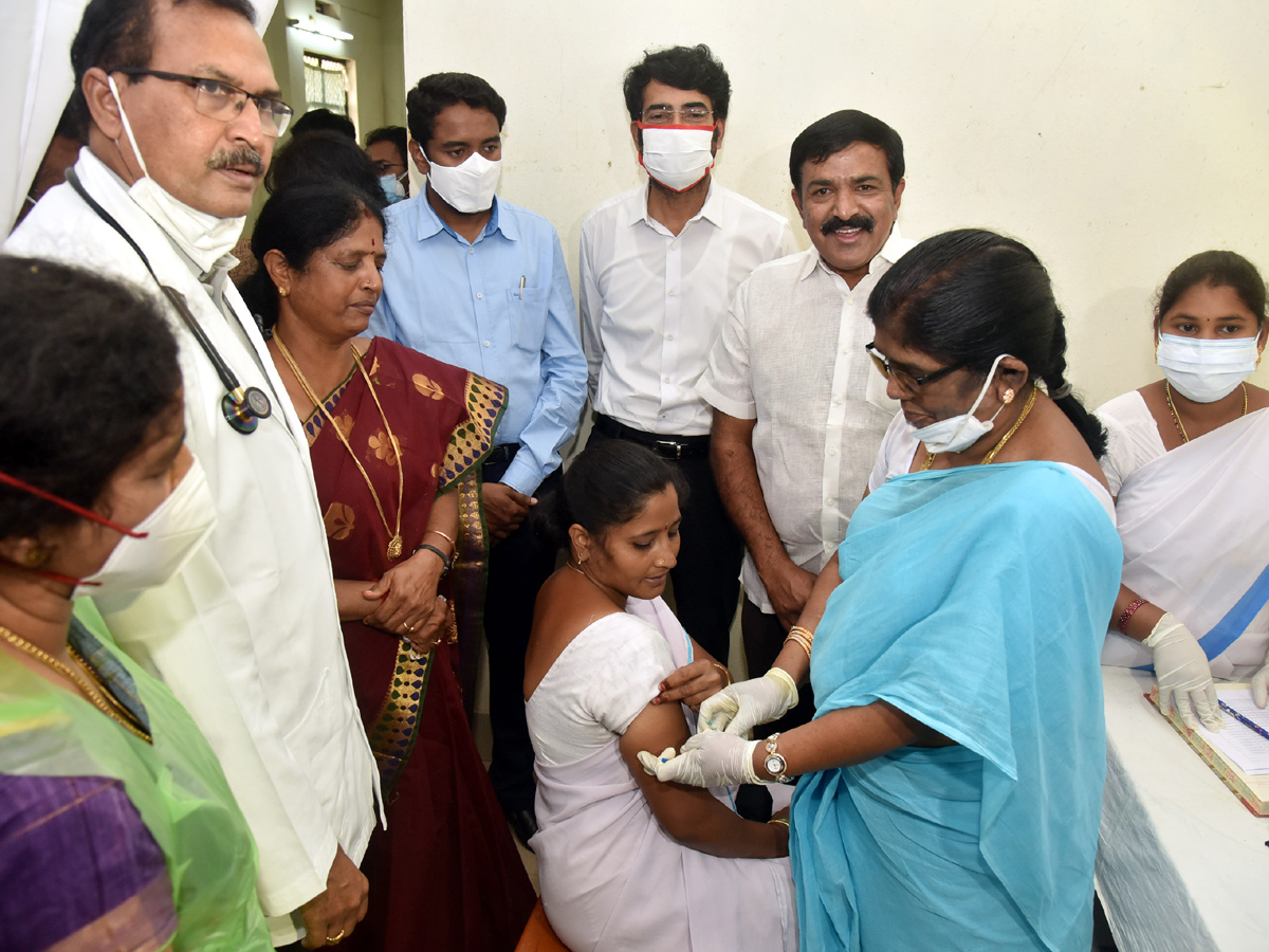 COVID vaccination drive action plan in Telugu states Photo Gallery - Sakshi15