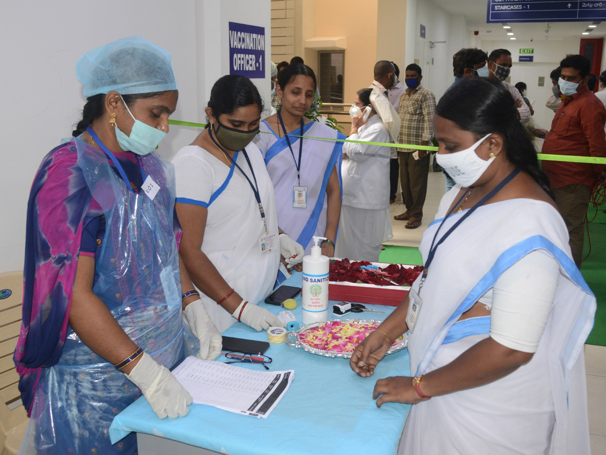 COVID vaccination drive action plan in Telugu states Photo Gallery - Sakshi3