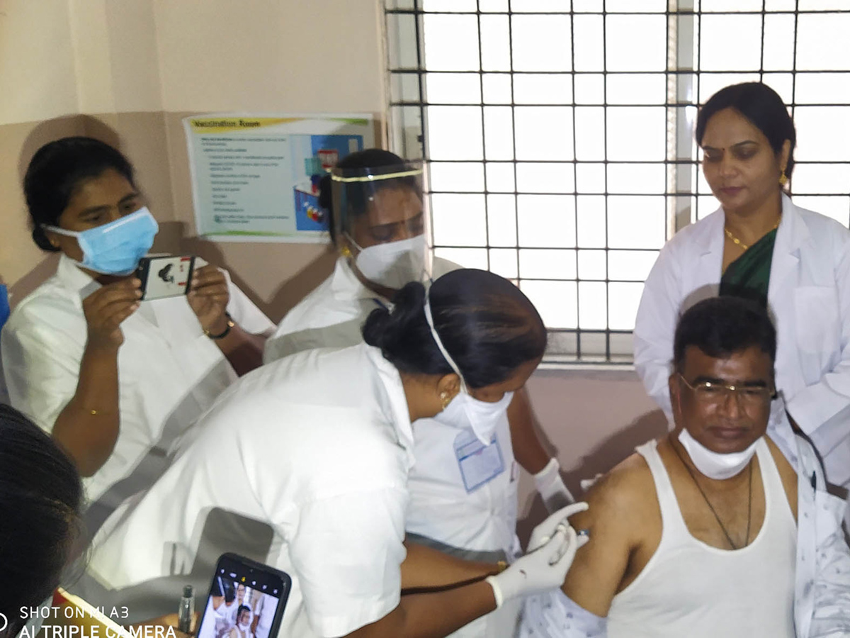 COVID vaccination drive action plan in Telugu states Photo Gallery - Sakshi19