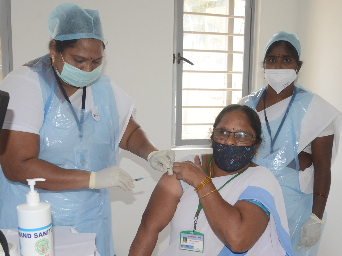 COVID vaccination drive action plan in Telugu states Photo Gallery - Sakshi4