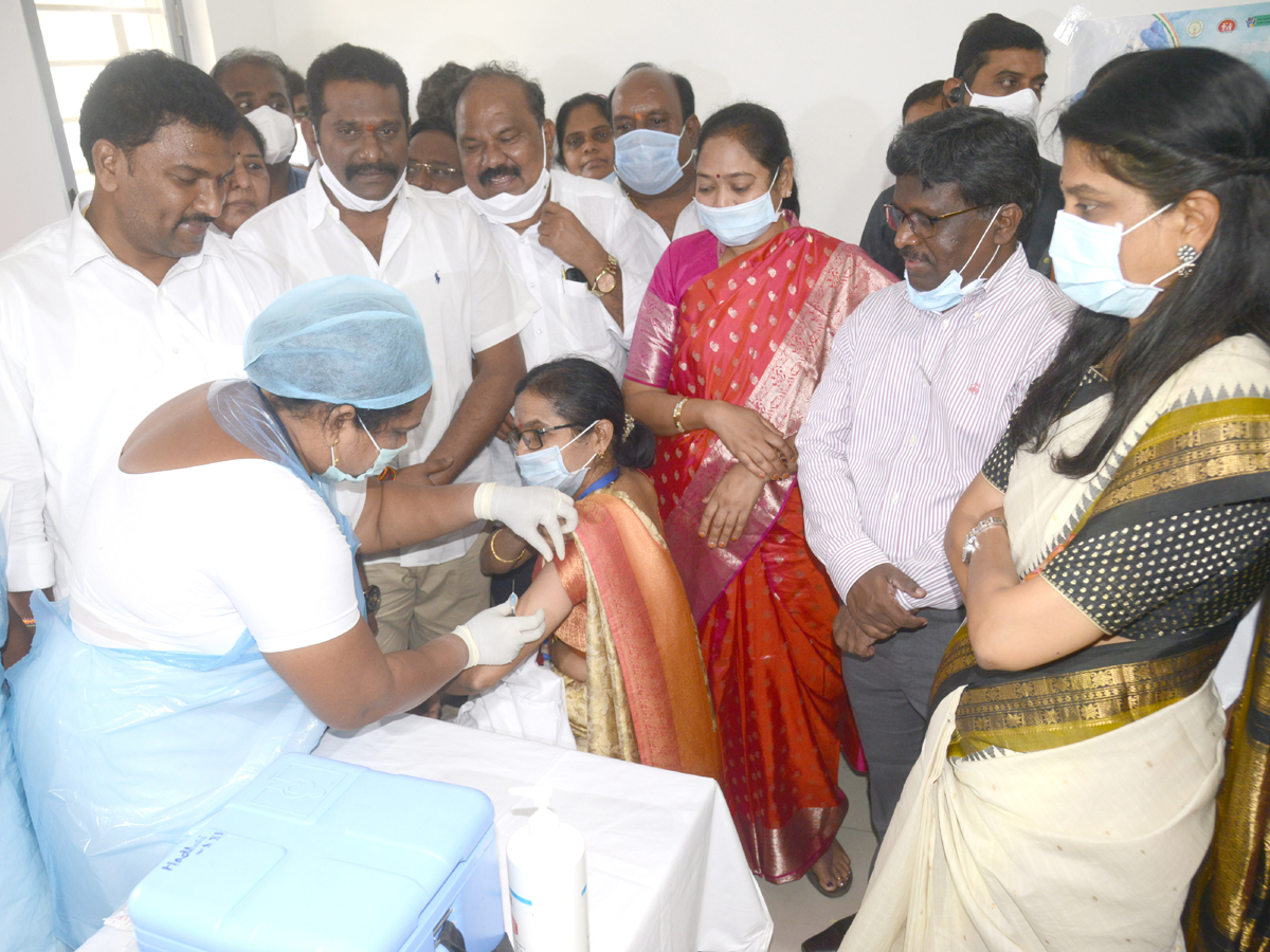 COVID vaccination drive action plan in Telugu states Photo Gallery - Sakshi1