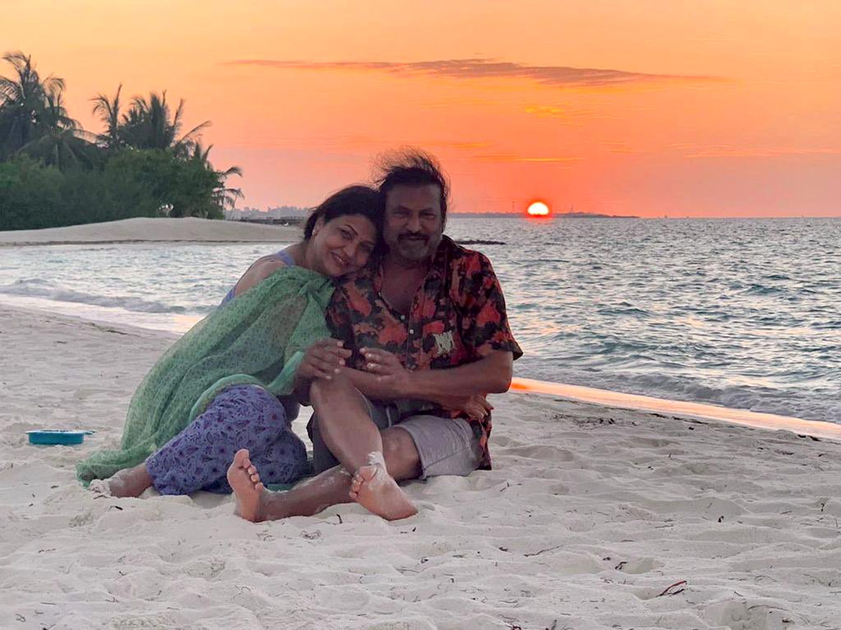 Manchu Family Enjoying Vacation In Maldives Photo Gallery - Sakshi1