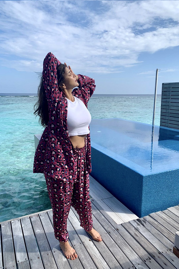 Manchu Family Enjoying Vacation In Maldives Photo Gallery - Sakshi11