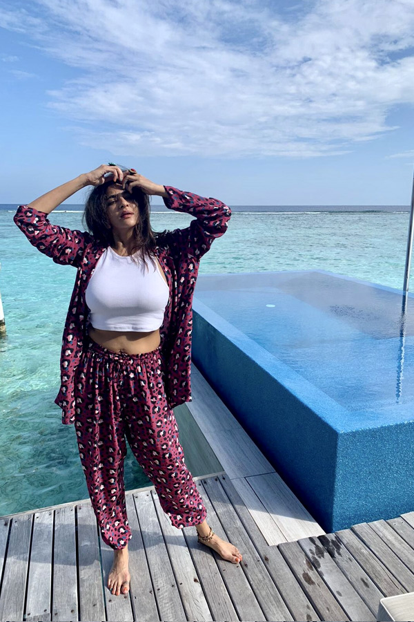 Manchu Family Enjoying Vacation In Maldives Photo Gallery - Sakshi12