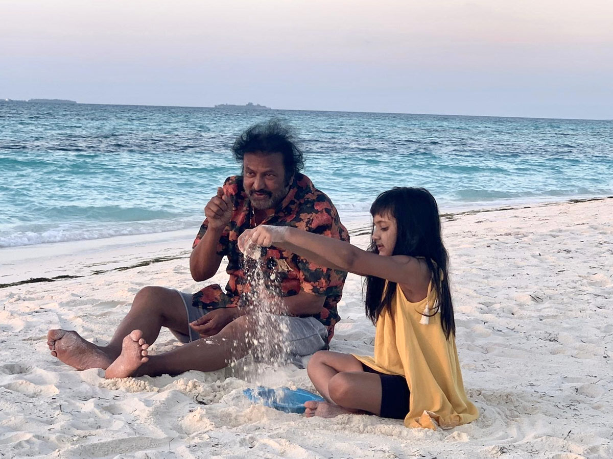 Manchu Family Enjoying Vacation In Maldives Photo Gallery - Sakshi4