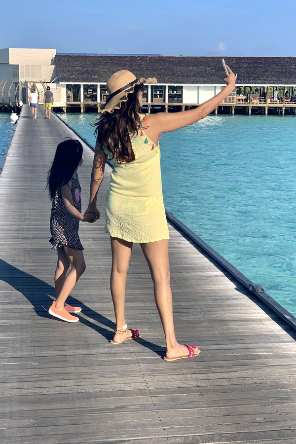 Manchu Family Enjoying Vacation In Maldives Photo Gallery - Sakshi9