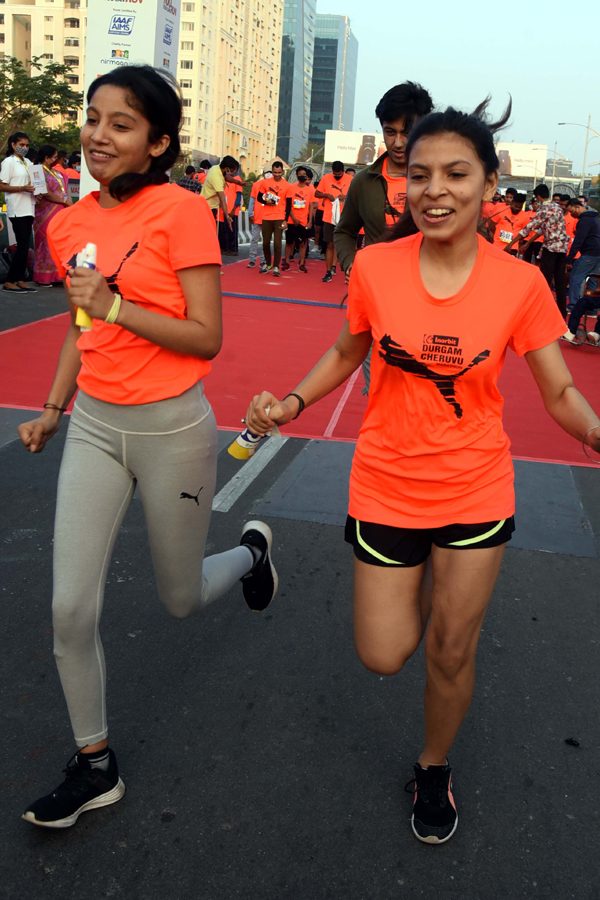 10km and 5km Runs Held at Hyderabad Cable Bridge - Sakshi31