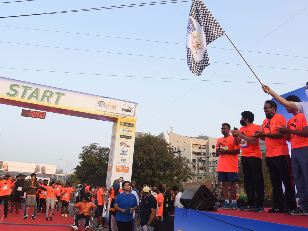 10km and 5km Runs Held at Hyderabad Cable Bridge - Sakshi4