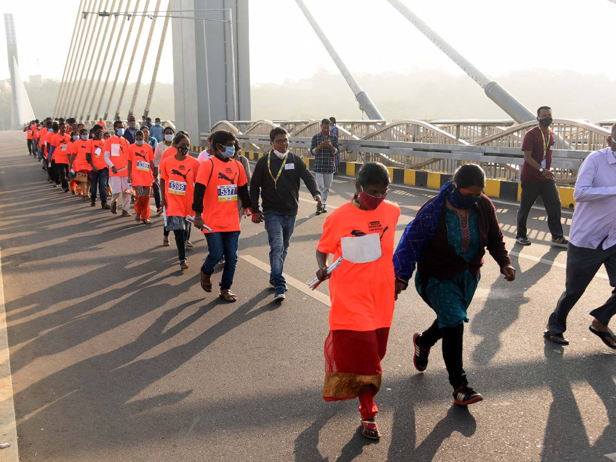 10km and 5km Runs Held at Hyderabad Cable Bridge - Sakshi6