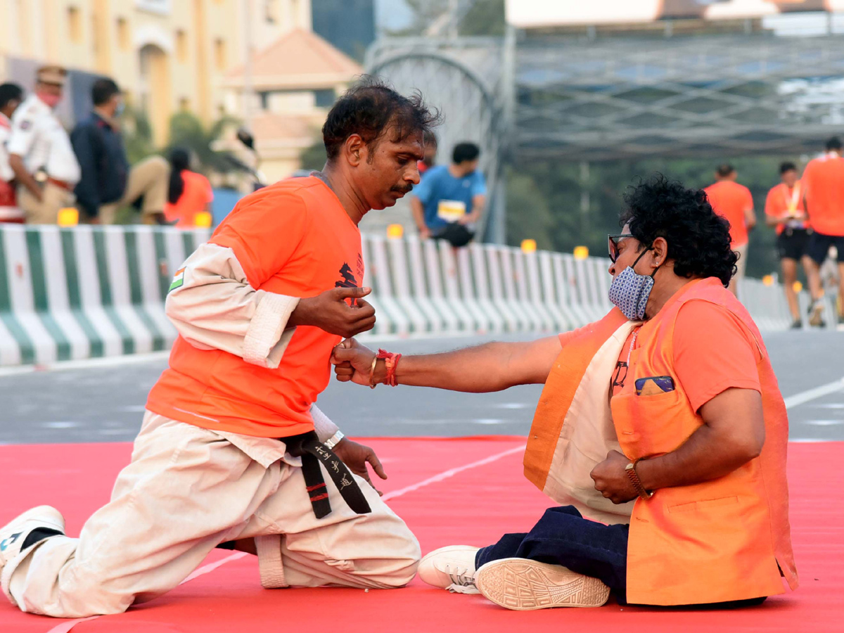 10km and 5km Runs Held at Hyderabad Cable Bridge - Sakshi8